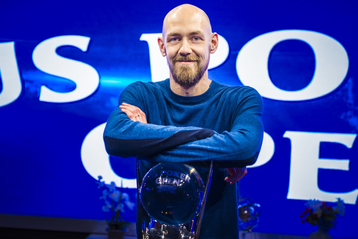 Stephen Chidwick posing with the 2018 U.S. Poker Open trophy!